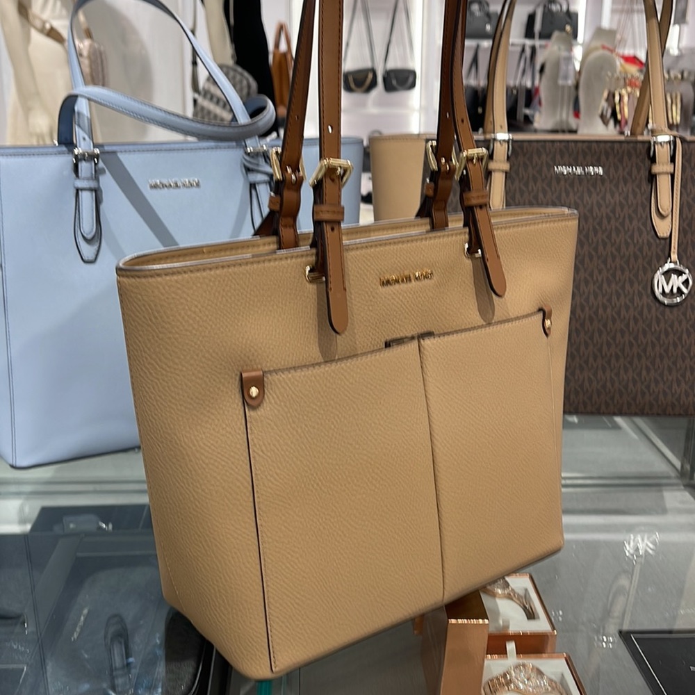 MICHAEL KORS JET SET TRAVEL MEDIUM DOUBLE POCKET TOTE NON-LEATHER VEGAN 
CAMEL - Picture 2 of 16